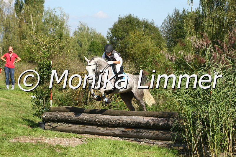 109M7716_Lady_Ponystilgelaende E.JPG
